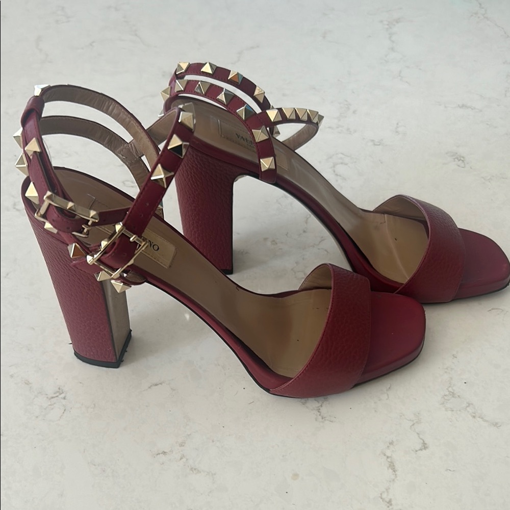 Valentino Garavani Red Rockstud Block Heel Sandals Sz 39